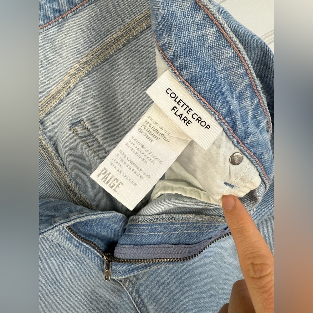 Paige women’s light wash frayed edge Collete Crop Flare jeans. Size 31 - Picture 4 of 7